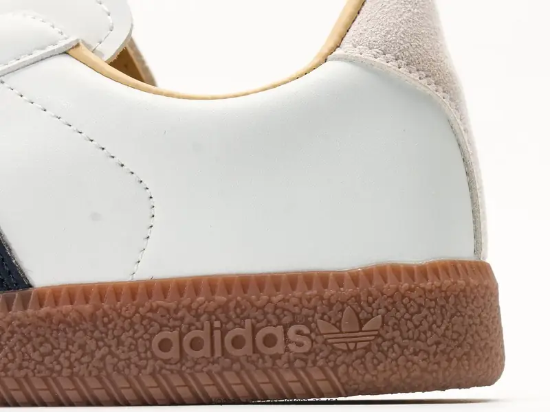 Adidas Chaussures de sport Polyvalent Basse Confortable HQ9234 #17477755394082