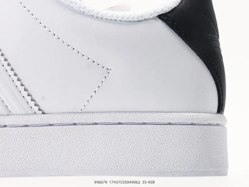 Adidas Scarpe sportive Versatile Classico Basso IH6679 #17437535044062