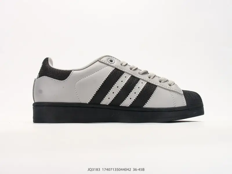 Adidas Scarpe sportive Versatile Classico Basso JQ3183 #17407135044042