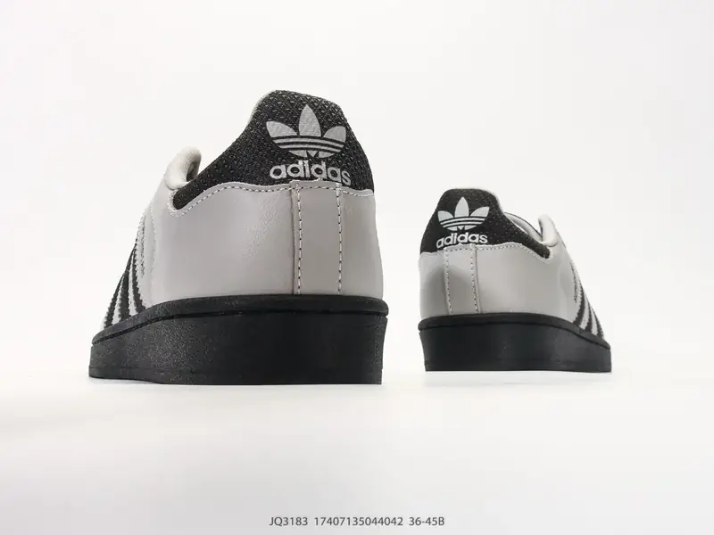 Adidas Scarpe sportive Versatile Classico Basso JQ3183 #17407135044042