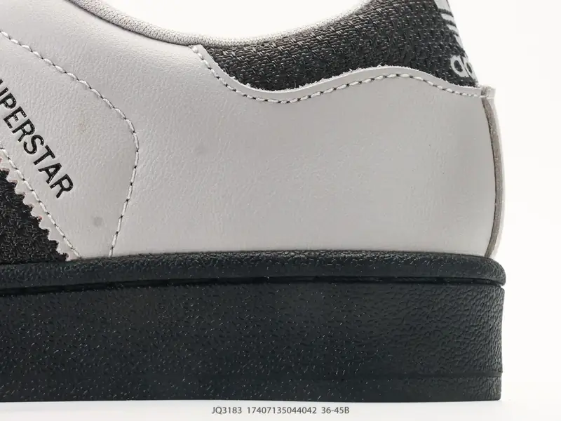 Adidas Scarpe sportive Versatile Classico Basso JQ3183 #17407135044042