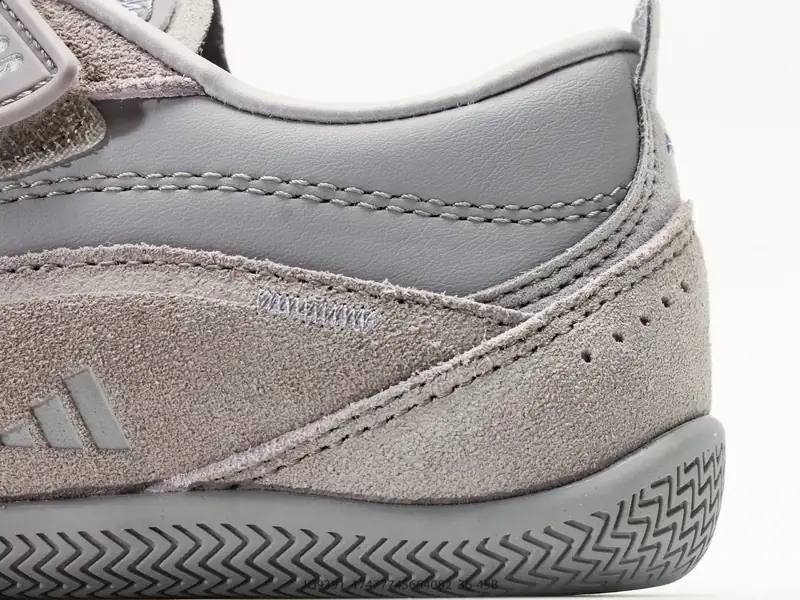 Adidas Scarpe sportive Ammortizzato Comodo Alla moda JQ9391
