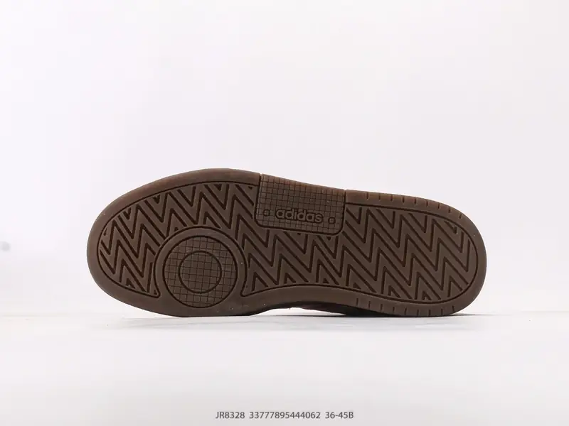 Adidas Baskets de basketball Confortable JR8328 #33777895444062
