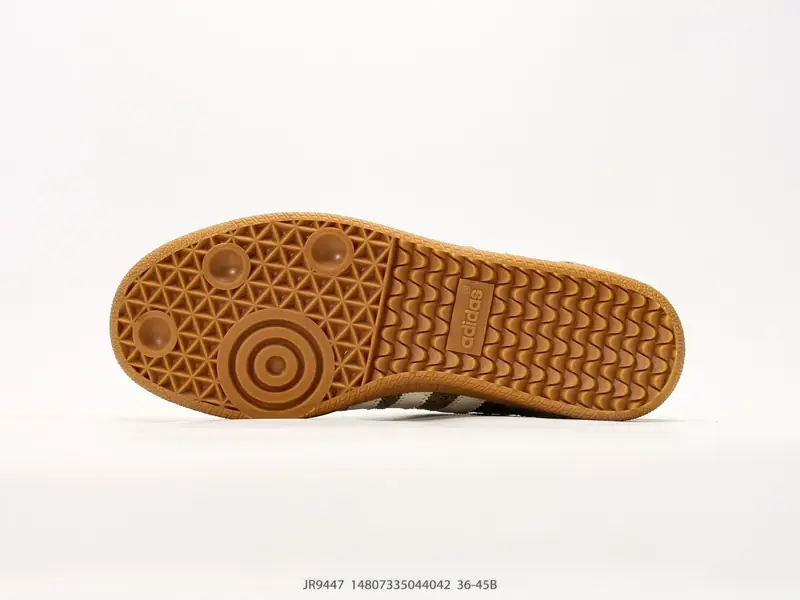 Adidas Chaussures de sport Polyvalent Basse JR9447 #14807335044042