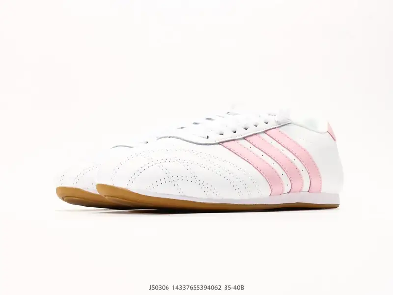 Adidas originals Taekwondo Low 跆拳道系列 经典复古薄底训练慢跑鞋 TAEKWONDO （跆拳道）受武术鞋启发 符合人体工程学 鞋身极其 “苗条” JS0306 #14337655394062