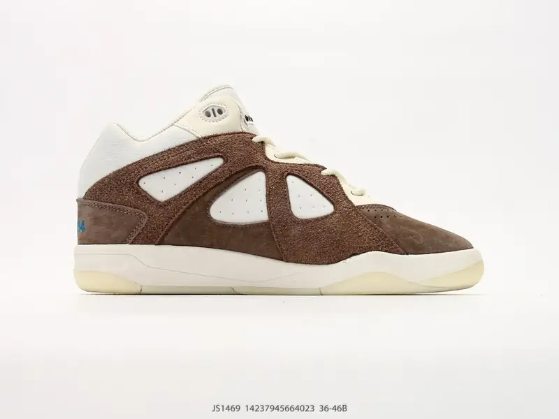 阿迪达斯 ADIDAS BADBO 1.0 BadBo 1.0」将篮球鞋的结构与日常舒适性巧妙融合，延续 adidas BW Army 的复古基因，并以 JS1469