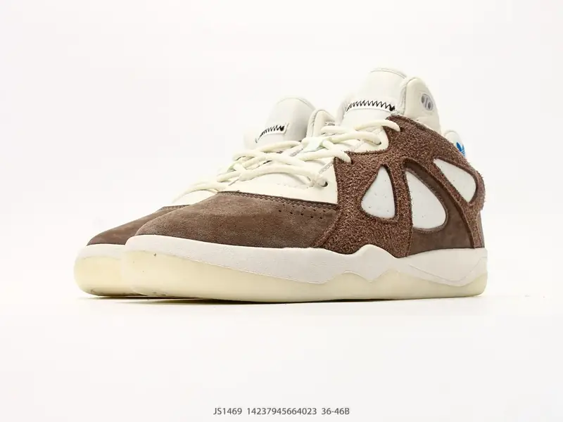 阿迪达斯 ADIDAS BADBO 1.0 BadBo 1.0」将篮球鞋的结构与日常舒适性巧妙融合，延续 adidas BW Army 的复古基因，并以 JS1469