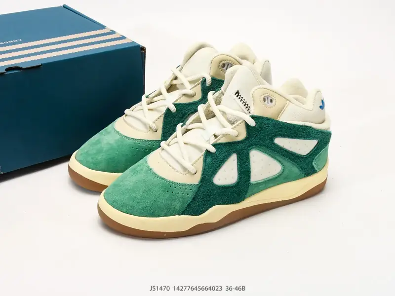 阿迪达斯 ADIDAS BADBO 1.0 BadBo 1.0」将篮球鞋的结构与日常舒适性巧妙融合，延续 adidas BW Army 的复古基因，并以 JS1470 #14277645664023