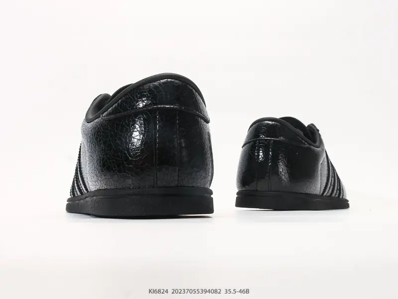 Adidas Sepatu Board Tren Klasik KI6824 #20237055394082