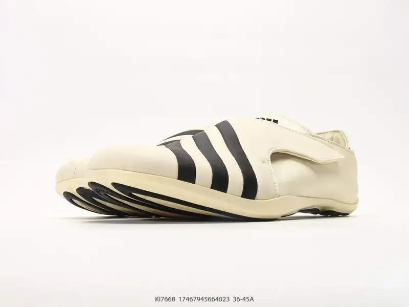 Adidas Scarpe casual Collaborazione Comodo KI7668 #17467945664023