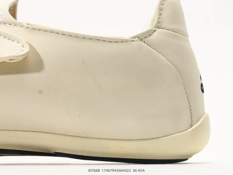 Adidas Scarpe casual Collaborazione Comodo KI7668 #17467945664023
