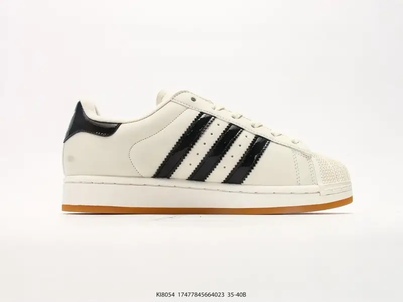 Adidas Chaussures de sport Polyvalent Classique Basse KI8054 #17477845664023