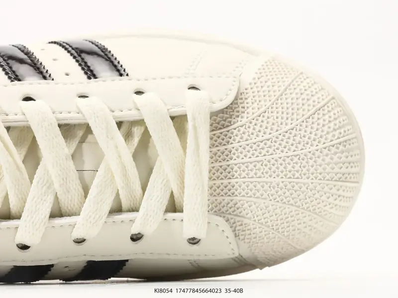 Adidas Chaussures de sport Polyvalent Classique Basse KI8054 #17477845664023