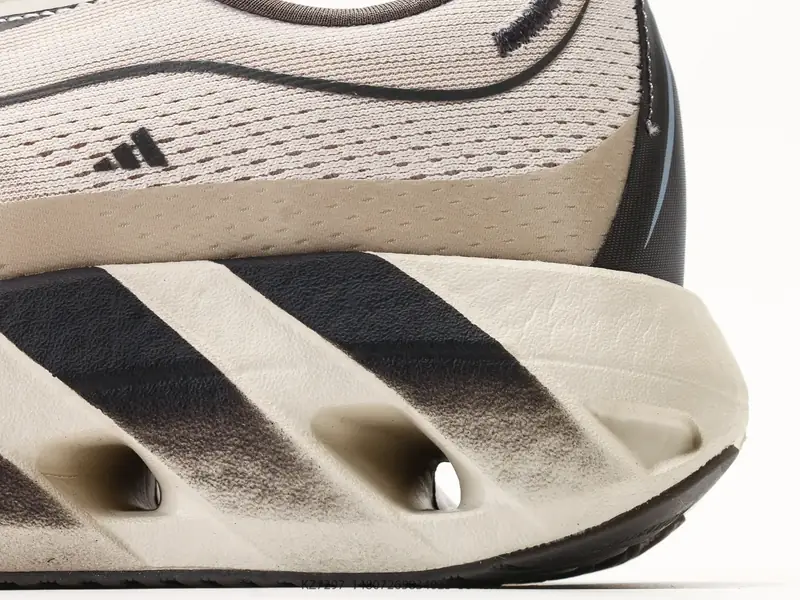 Adidas Chaussures de running Respirant Amorti KZ7297 #14807265834023