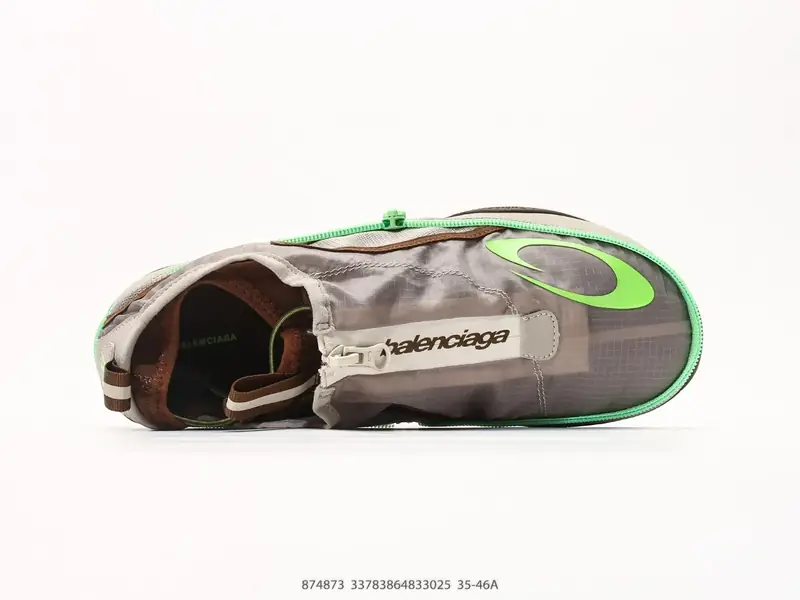 Balenciaga 巴黎世家 Pocket Sneaker 2026 秋季系列中极具实验性的“可折叠”鞋款 可装进口袋”的折叠 874873 #33783864833025