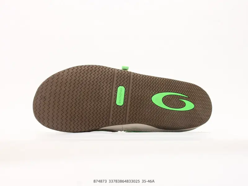 Balenciaga 巴黎世家 Pocket Sneaker 2026 秋季系列中极具实验性的“可折叠”鞋款 可装进口袋”的折叠 874873 #33783864833025
