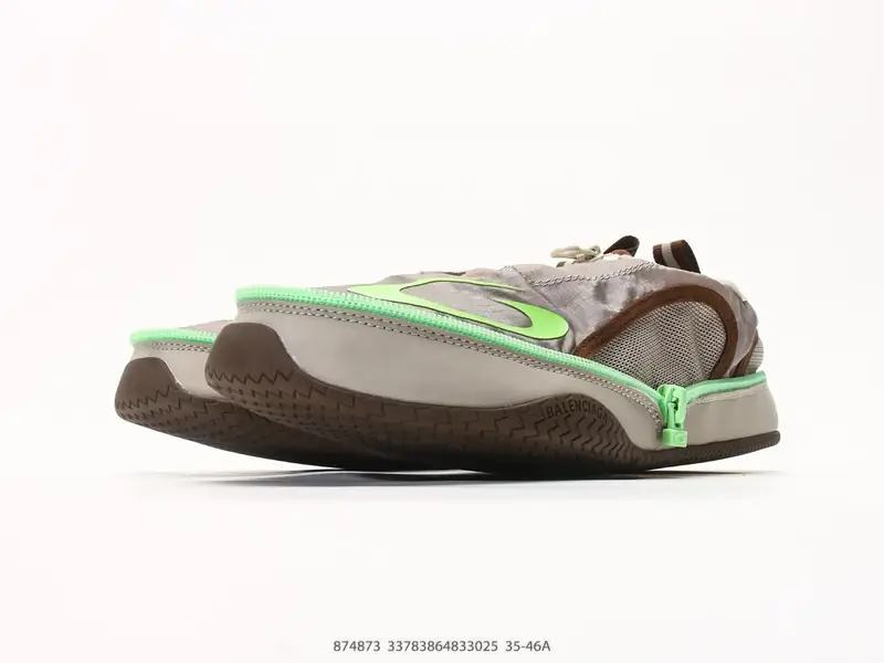 Balenciaga 巴黎世家 Pocket Sneaker 2026 秋季系列中极具实验性的“可折叠”鞋款 可装进口袋”的折叠 874873 #33783864833025