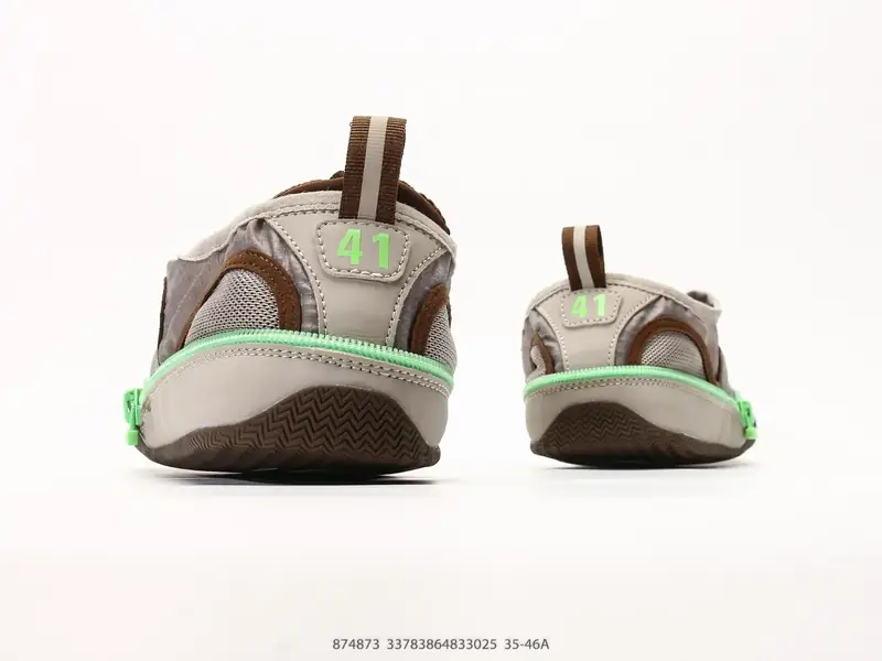 Balenciaga 巴黎世家 Pocket Sneaker 2026 秋季系列中极具实验性的“可折叠”鞋款 可装进口袋”的折叠 874873 #33783864833025
