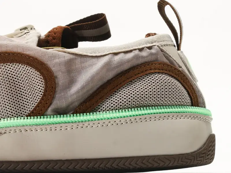 Balenciaga 巴黎世家 Pocket Sneaker 2026 秋季系列中极具实验性的“可折叠”鞋款 可装进口袋”的折叠 874873 #33783864833025