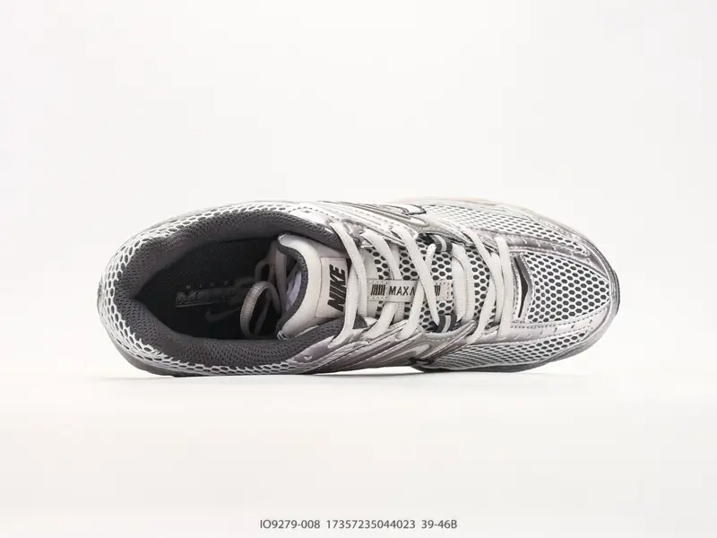 NIKE AIR MAX MOTO 2K 公司级版本 减震防滑复古低帮跑步鞋 材质上使用大面积网眼 皮革 TPU 组成 支撑和透气性肯定不错 IO9279-008 #17357235044023