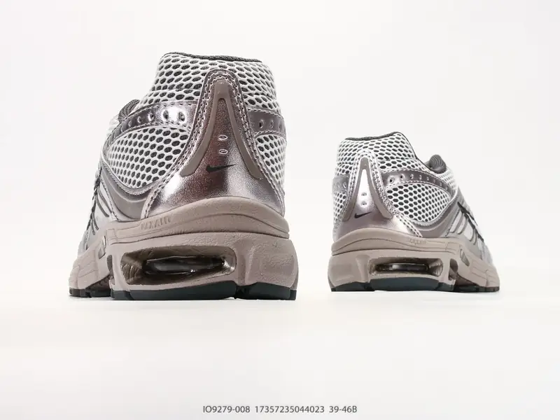 NIKE AIR MAX MOTO 2K 公司级版本 减震防滑复古低帮跑步鞋 材质上使用大面积网眼 皮革 TPU 组成 支撑和透气性肯定不错 IO9279-008 #17357235044023