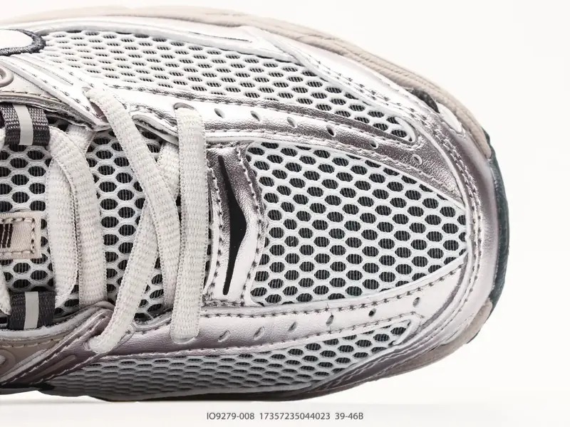 NIKE AIR MAX MOTO 2K 公司级版本 减震防滑复古低帮跑步鞋 材质上使用大面积网眼 皮革 TPU 组成 支撑和透气性肯定不错 IO9279-008 #17357235044023