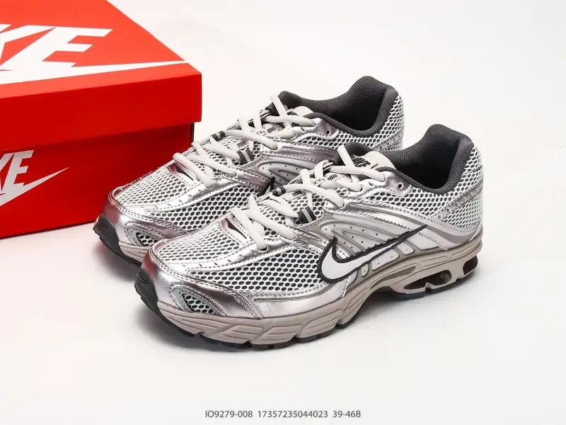 NIKE AIR MAX MOTO 2K 公司级版本 减震防滑复古低帮跑步鞋 材质上使用大面积网眼 皮革 TPU 组成 支撑和透气性肯定不错 IO9279-008 #17357235044023