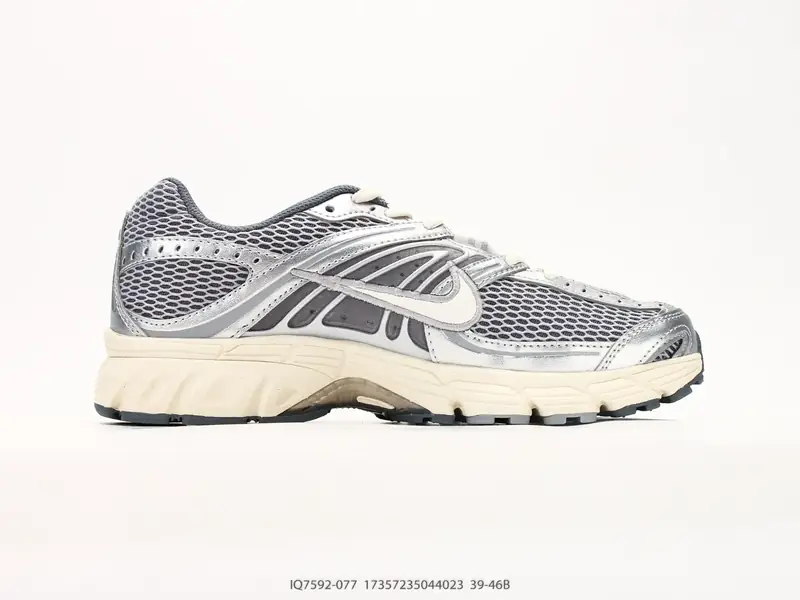 NIKE AIR MAX MOTO 2K 公司级版本 减震防滑复古低帮跑步鞋 材质上使用大面积网眼 皮革 TPU 组成 支撑和透气性肯定不错 IQ7592-077 #17357235044023