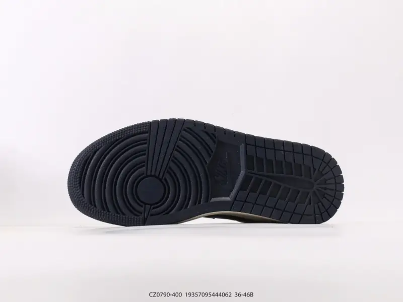 Nike Baskets de basketball Rétro Classique Basse CZ0790-400 #19357095444062