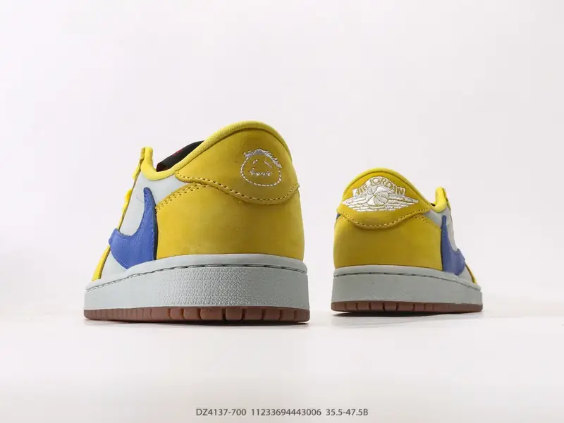 Nike Baskets de basketball Rétro Classique Basse DZ4137-106 #1133694443006