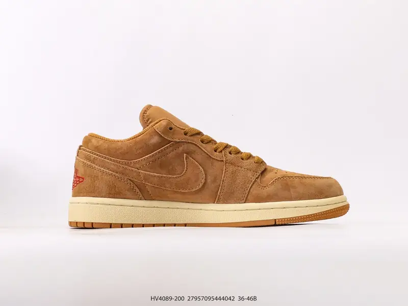 Nike Baskets de basketball Rétro Classique Basse HV4089-200 #27957095444042