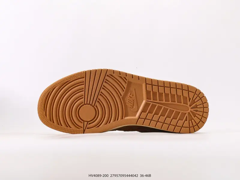Nike Baskets de basketball Rétro Classique Basse HV4089-200 #27957095444042