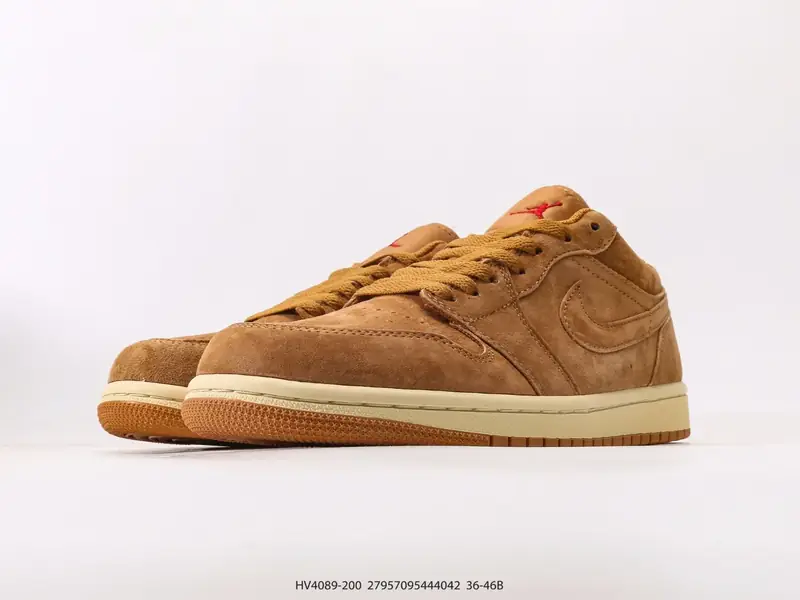 Nike Baskets de basketball Rétro Classique Basse HV4089-200 #27957095444042