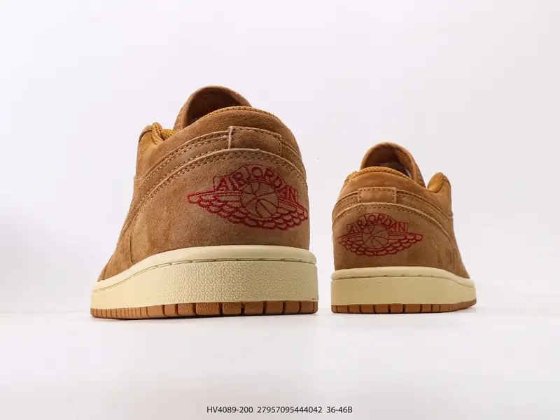 Nike Baskets de basketball Rétro Classique Basse HV4089-200 #27957095444042