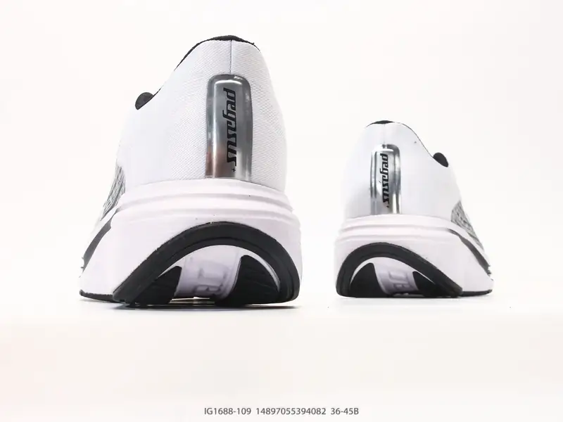 Nike Chaussures de running Respirant IG1688-109 #14897055394082