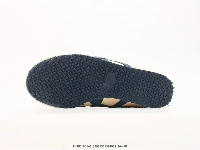 鬼冢虎Onitsuka Tiger Mexico 66® Paraty 百搭单品板鞋 MEXICO 66是鬼冢虎旗下最经典的款式，李小龙最喜欢的 TH1B2N-0143 #27937555394022
