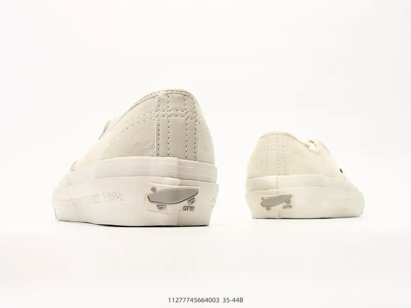 NEIGHBORHOOD x Vans OTW Authentic 44 2026ss 联名款 此次联名选用OTW Authentic 44经典鞋型 全麂皮材质 质感拉满 鞋头压印主题字母 VN000XVJ7VJ #11277745664003