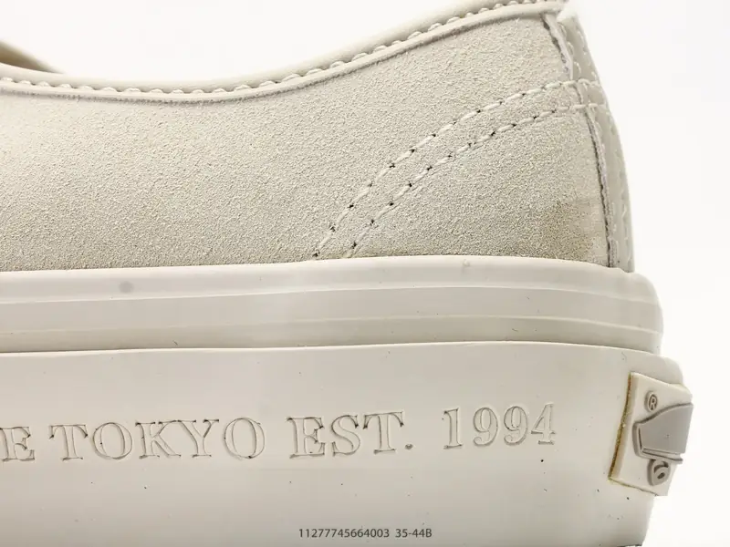 NEIGHBORHOOD x Vans OTW Authentic 44 2026ss 联名款 此次联名选用OTW Authentic 44经典鞋型 全麂皮材质 质感拉满 鞋头压印主题字母 VN000XVJ7VJ #11277745664003