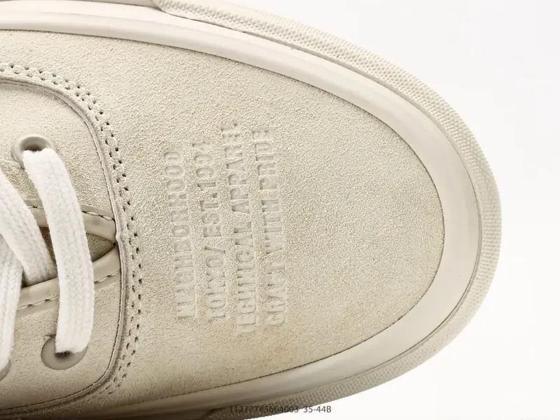 NEIGHBORHOOD x Vans OTW Authentic 44 2026ss 联名款 此次联名选用OTW Authentic 44经典鞋型 全麂皮材质 质感拉满 鞋头压印主题字母 VN000XVJ7VJ #11277745664003