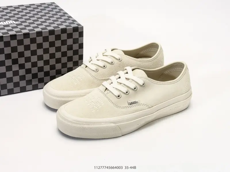 NEIGHBORHOOD x Vans OTW Authentic 44 2026ss 联名款 此次联名选用OTW Authentic 44经典鞋型 全麂皮材质 质感拉满 鞋头压印主题字母 VN000XVJ7VJ #11277745664003