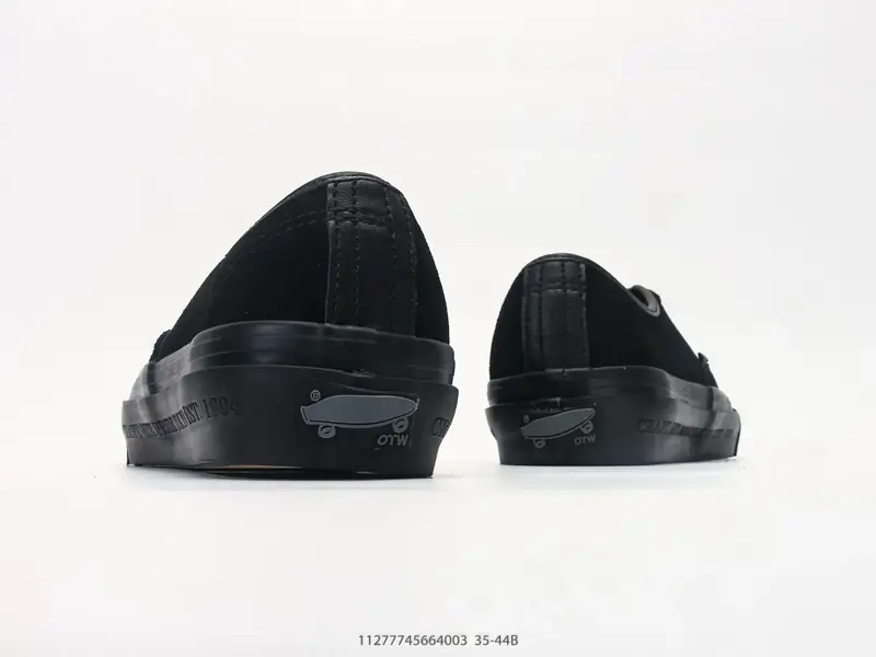 Vans Scarpe sportive Classico Collaborazione Basso VN000XVJBLA #11277745664003
